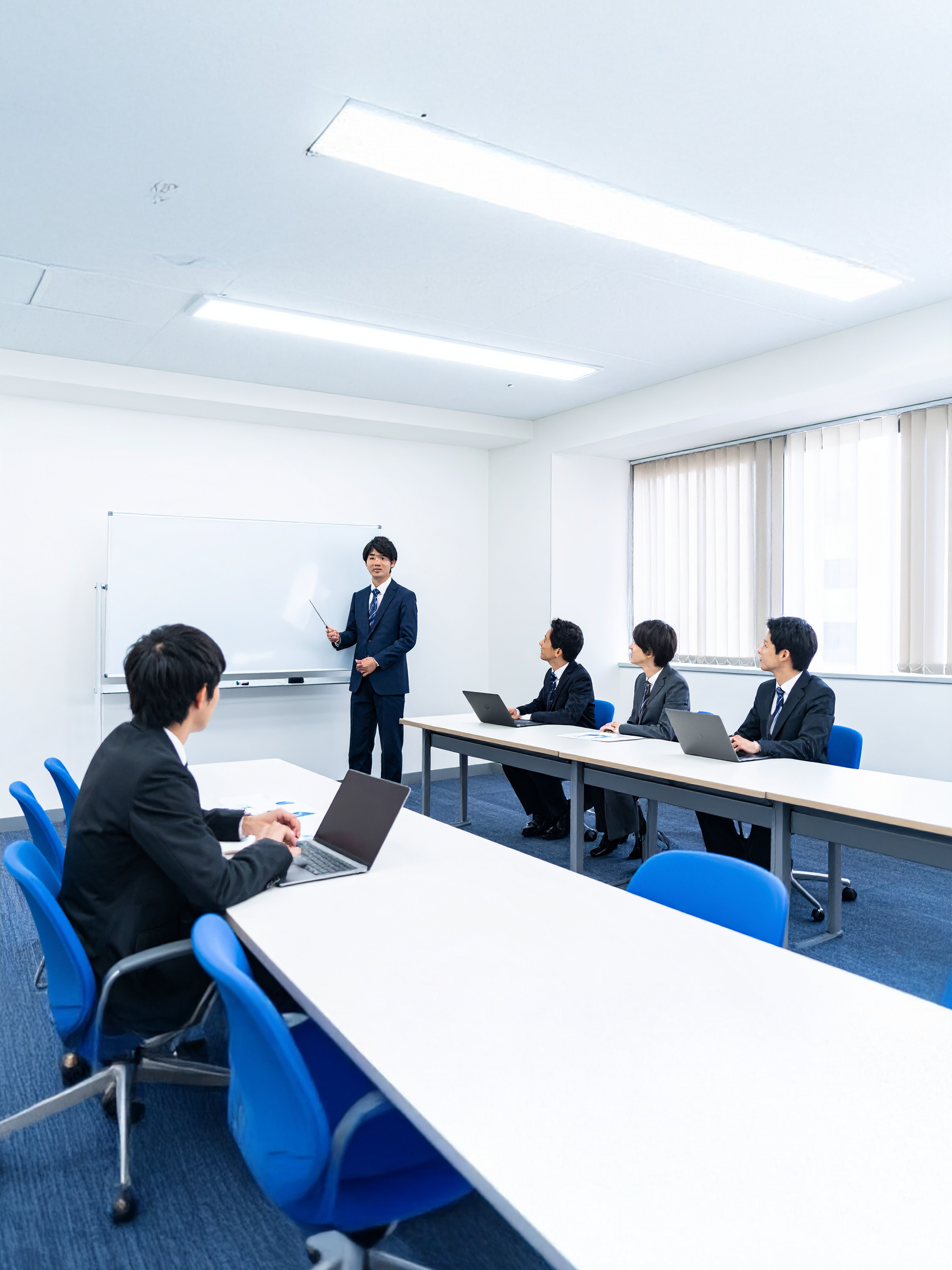 社内