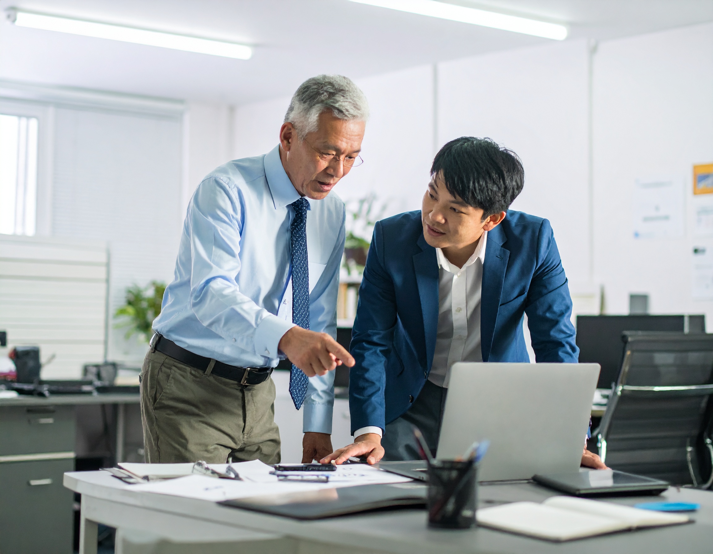 社内